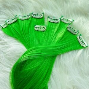 5 x $25 Vibrant Green Hair Extensions